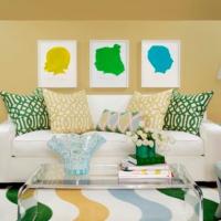 Throw-pillows-in-chic-print-bring-in-the-colors